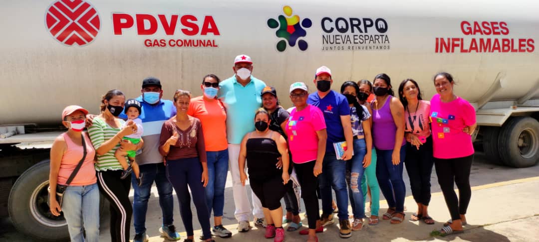 CruzLairet2021's tweet photo. Con apoyo de PDVSA gas, se activo la primera planta móvil de llenado en  Villa San Antonio. Fueron más de 600 familias atendidas con gas GLP para uso doméstico. Agradeciendo el apoyo de todo el equipo de PDVSA gas y a su presidenta  Dra. @Caryl_PSUV. (1/2) https://t.co/RTiQ6u03y6