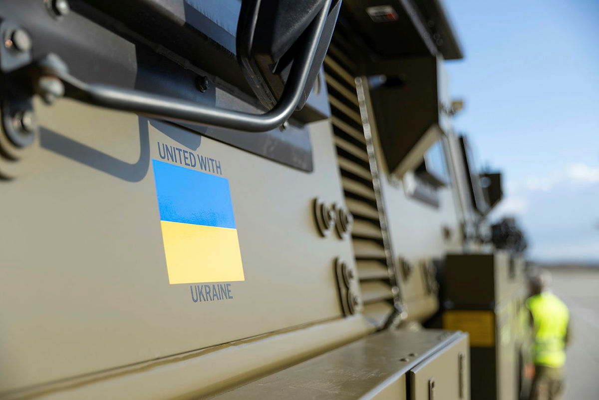 hqjoc's tweet photo. The first of 20 Bushmaster Protected Mobility Vehicles gifted to Ukraine by the Australian Government have been delivered to an airport in Europe.
More imagery available here ➡️ https://t.co/Ai7EwOLrO4
Vision available here ➡️ https://t.co/L1WXz2wwJZ https://t.co/7QvgLfAKnx