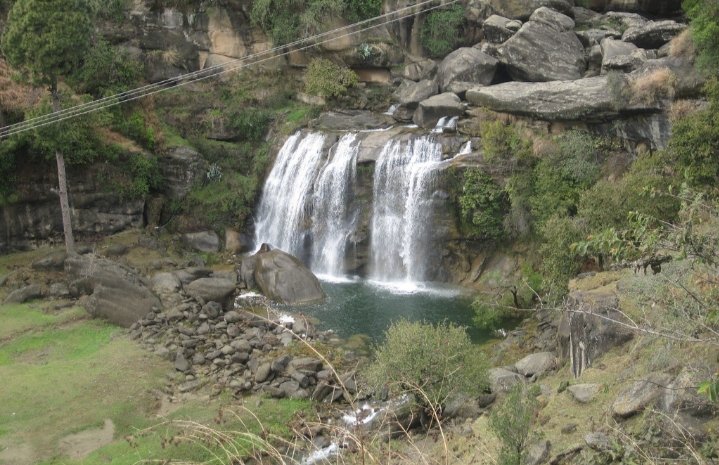 Advpakistan1's tweet photo. Narar Waterfall is located near Noor abad village on Kahuta-Narh-Panjpeer Road Pakistan
Beautiful waterfall on way to Panj peer Rocks.
#Narar #Waterfall #NoorAbad #Kahuta #PanjpeerRocks #Pakistan #TouristAttraction https://t.co/MXs60sUnsh