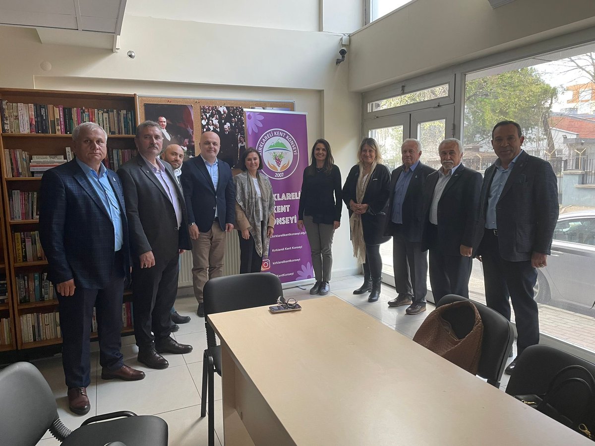 Deva Partisi Kırklareli teşkilatı ile Kent Konseyini ziyaret ettik. Ekonomik kalkınma için doğru şehir planlamanın, doğal ve kültürel değerlere sahip çıkmanın önemini hatırladık. Kırklareli Kent Konseyi çok önemli bir rol üstenmiş🧿