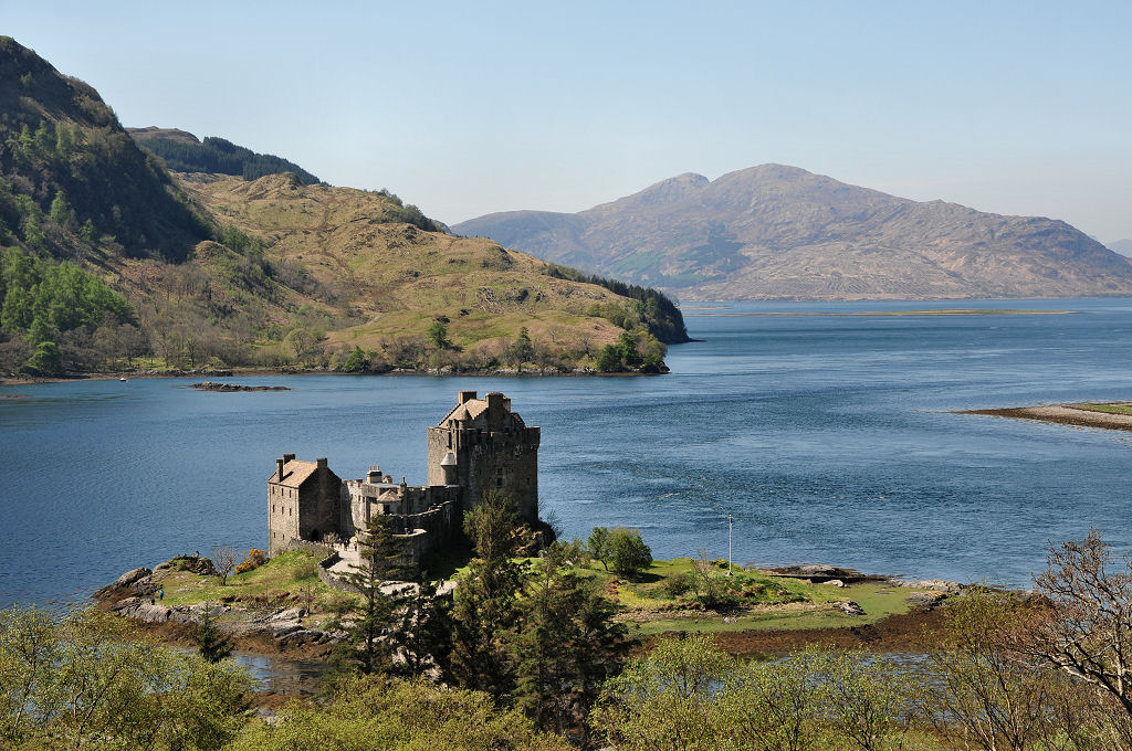 303 years ago today. Spanish marines landed in Loch Duich on 13 April 1719 and took control of Eilean Donan Castle as part of a little-known and short-lived Jacobite uprising. More pics and info: undiscoveredscotland.co.uk/dornie/eileand…