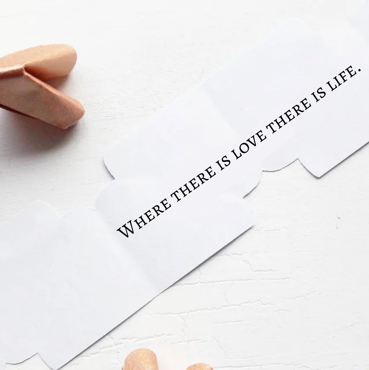 Origami hearts with love messages inside (pack of 50) - wedding favour - origami heart - cute gift - gifts for couples etsy.me/367ph7w 

#wedding #weddinghour #HandmadeHour #UKGiftHour #UKGiftAM