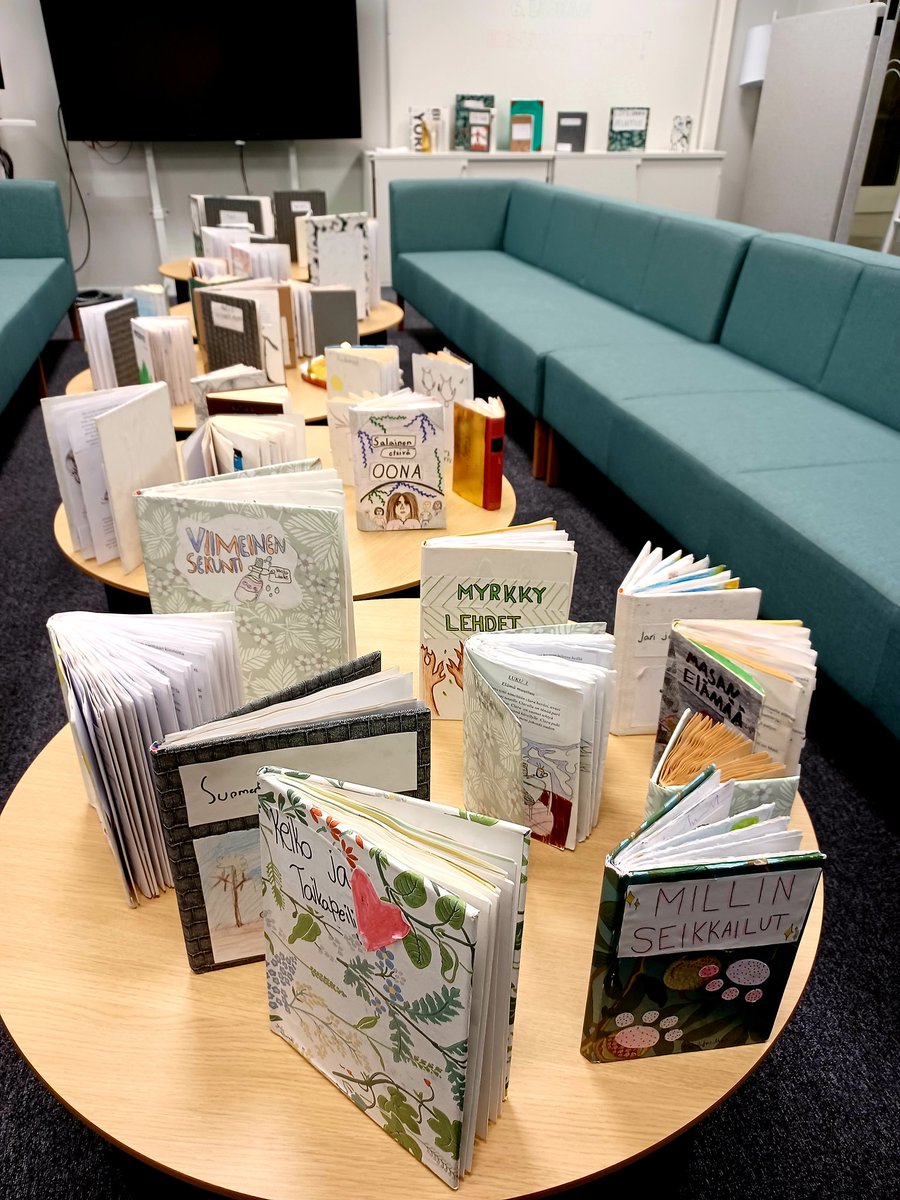 rakokiven's tweet photo. Kutoset ovat tehneet ison kirjaprojektin. Jokainen on kirjoittanut tekstin sekä kuvat ja muokannut ne itse kirjaksi saakka. Upeat lopputulokset ovat tämän viikon kaikkien ihasteltavissa kirjanäyttelyssä.
#lahtipop #Loisto #diy #Nastola https://t.co/xDta0pyxZ5