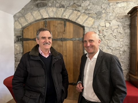 Die FBP lud ihre ehemaligen Mandataren zu einem lockeren Treffen ein. Regierungsräte Sabine Monauni und Manuel Frick, sowie FBP Parteipräsident Rainer Gopp gaben einen Einblick in die aktuelle Agenda.
#FBP #Bürgerpartei #Liechtenstein #ehemaligeMandatare #AgendaLiechtenstein