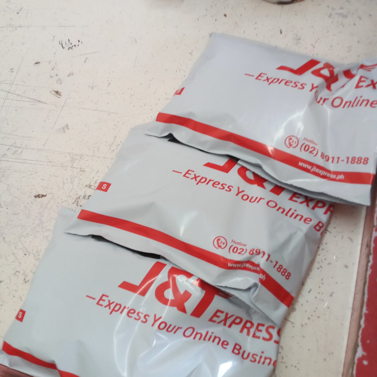 MagicKShop_PH's tweet photo. #MKShop_UPDATES #IntoTheMagicKShop

Nadrop off na po mga Dicon parcels sa J&amp;T. Sana safe makarating sa inyo 💜 https://t.co/HaBt8wOfeF