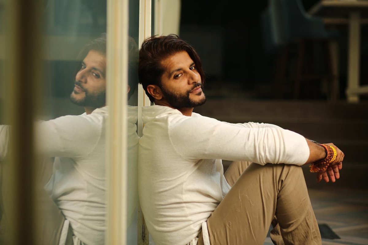 KVBohra's tweet photo. The person in the mirror is your only competition! So take a deep look and size up your competition, and you strive hard to be better than who you see.
@LockuppGame @altbalaji @ektarkapoor @MXPlayer #realityshow #EktaKapoor #KanganaRanaut #kvbarmy #herokvb #KaranvirBohra https://t.co/kacELv2xPI
