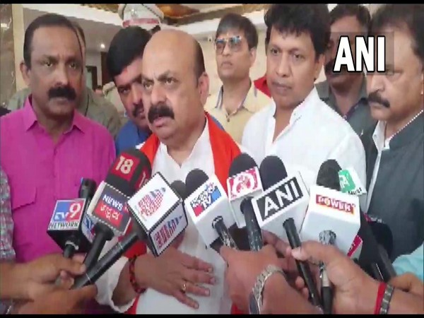 ani_digital's tweet photo. Contractor death row: Karnataka CM to speak with KS Eswarappa over his stand on resignation
Read @ANI Story | https://t.co/29hi0VbZGQ
#Karnataka #Contractordeath https://t.co/sGizWlASvn