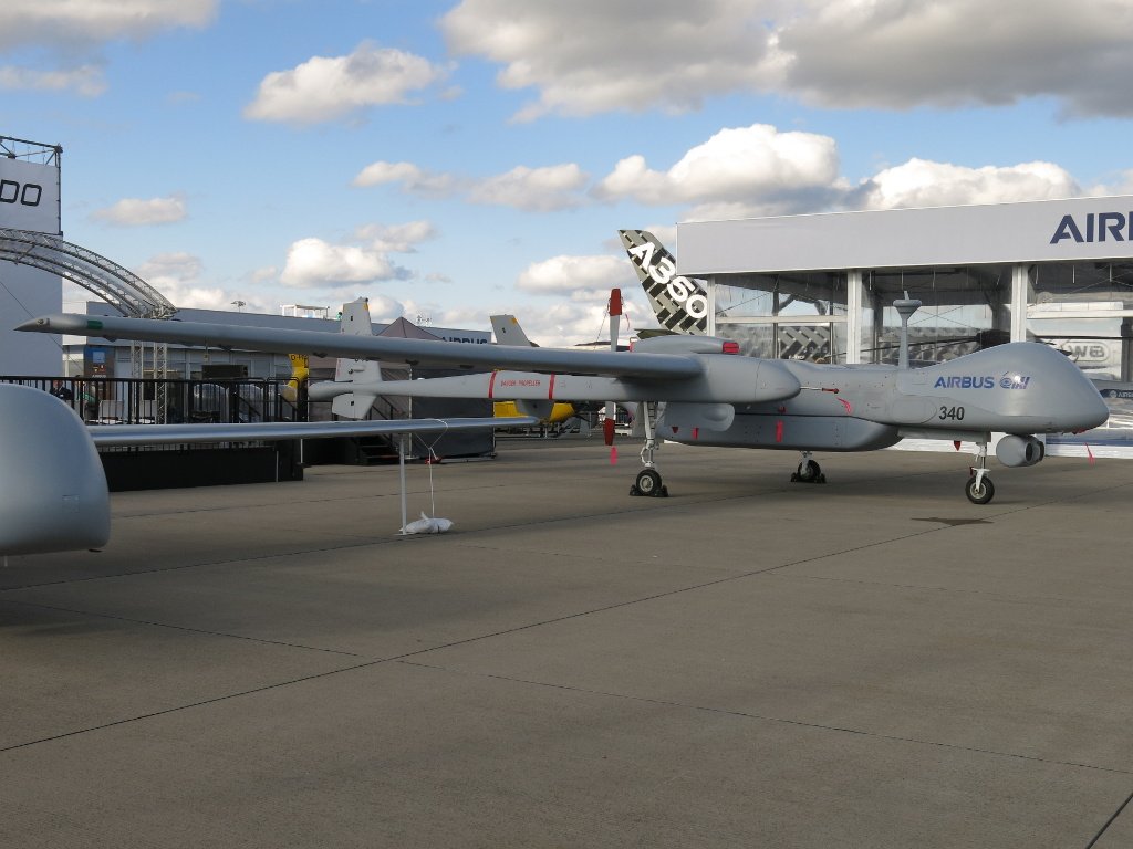matthimon's tweet photo. #Germany now arms its #HeronTP drones. With the parlamentarian decision to buy 140 missiles, the „drone debate“ comes to an end after eight years.
But all details about the weapons are still top secret:
https://t.co/KZsNfSJK7M
#WhipShot #Jedi #GermanDronewars https://t.co/BBV8ScaeSC