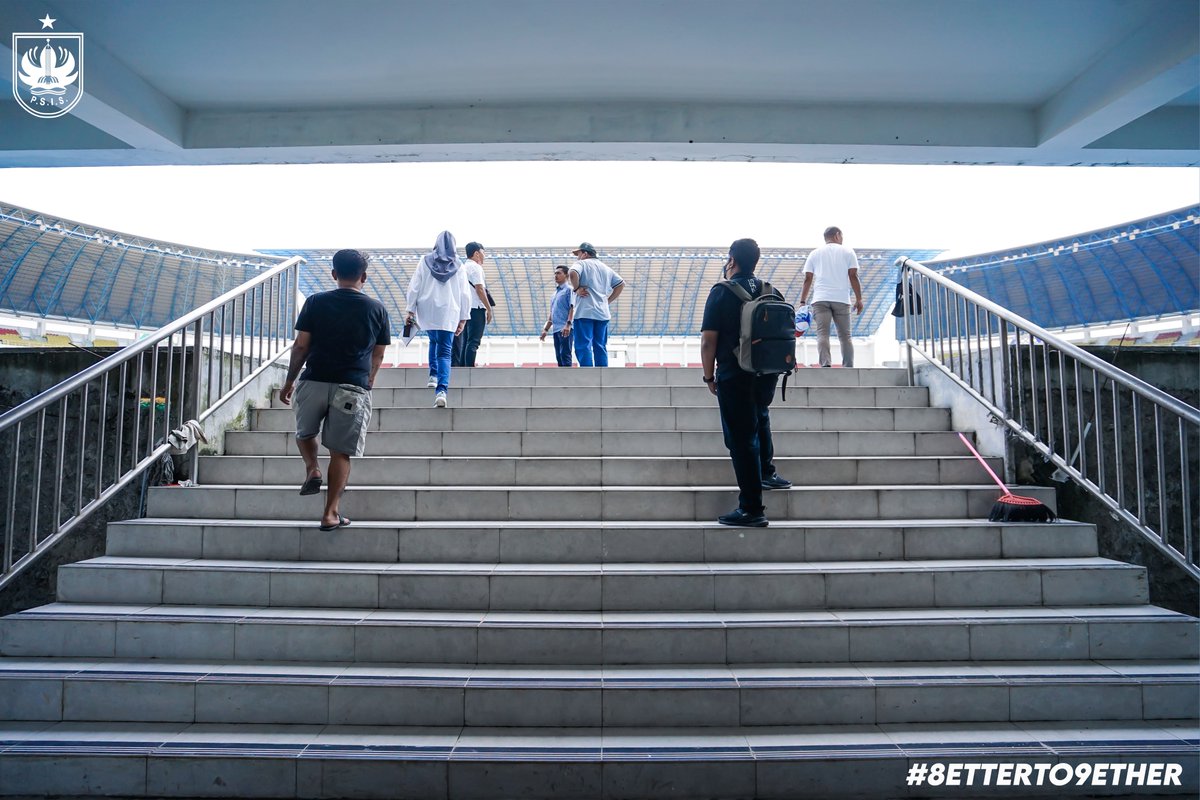psisfcofficial's tweet photo. Panitia pelaksana pertandingan PSIS Semarang lakukan kunjungan ke Stadion Jatidiri, Semarang untuk lakukan survey sebagai tahapan mempersiapkan diri menatap kompetisi Liga 1 2022/2023. 🏟🔵

📰 https://t.co/urlJQXegi4 https://t.co/2k1zQsoKkK