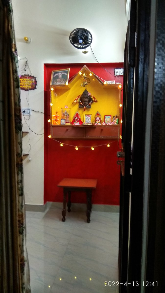 toshiG010's tweet photo. बहुत सोच विचार के बाद मेरे घर में पूजाघर का नवीनीकरण हो गया। पहले बेडरूम से लगे स्टोर में व्यवस्थित था जिसकी एक दीवार पर अलमारी बनी थी। उसे तोड़कर डाइनिंग एरिया से खोल दिया। स्टोर से अतिरिक्त सामान अन्यत्र रखा। बस। https://t.co/6BIz87o1sc