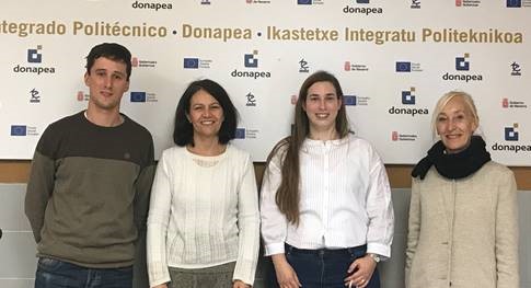 ceinnavarra's tweet photo. Ayer, en CIP Donapea, tuvo lugar una jornada de emprendimiento organizada por la rama de Administración y Finanzas. Mª Jesús Pujol presentó los servicios de CEIN y Leire Trojaola, fundadora de @laudalki, compartió su experiencia emprendedora con el alumnado. https://t.co/Q5RBdjzbrV