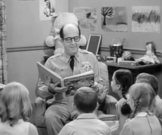 Mikeslikes2's tweet photo. Cast: Harold Huber, Betty Benet, Walter Arnold, Earl Muron, Don ‘Red’ Barry, Flip Mark and George Kennedy. https://t.co/nHADdRENHT