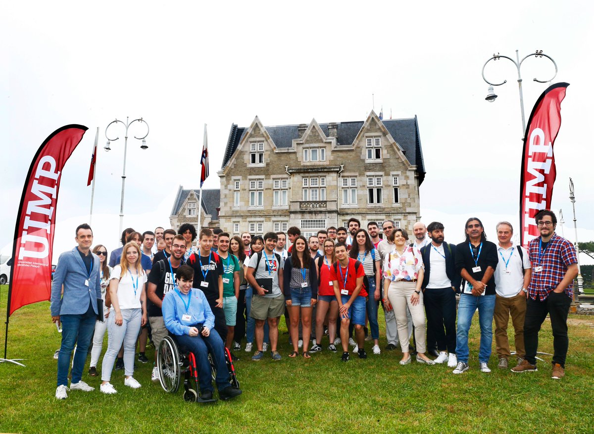 UIMP's tweet photo. 🧑‍🎓Hoy abrimos nuestra convocatoria de becas
✅Dirigida a estudiantes y titulados universitarios.
✅Para nuestros #CursosDeVerano de Santander y otras actividades de nuestras sedes.
⬇️⬇️⬇️⬇️ https://t.co/9N3lwDOhGz