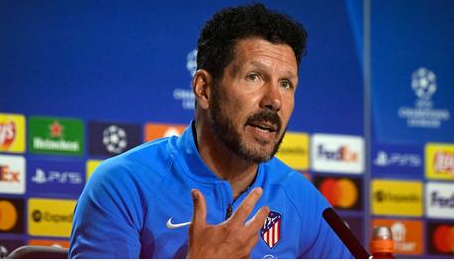 سيميوني رد على تصريح بيب الذي قال الأسبوع الماضي "يصعب الهجوم حين تواجه فريقاً يلعب بـ 5-5-0"

سيميوني "منذ بدأت التدريب سنة 2005 ولغاية الآن لم يسبق لي التقليل من زميل لي، دائماً أضع نفسي مكانه وأعتبر بأن هنالك طرف مختلفة للتعبير عن أسلوبك في الميدان وخلال المباراة"