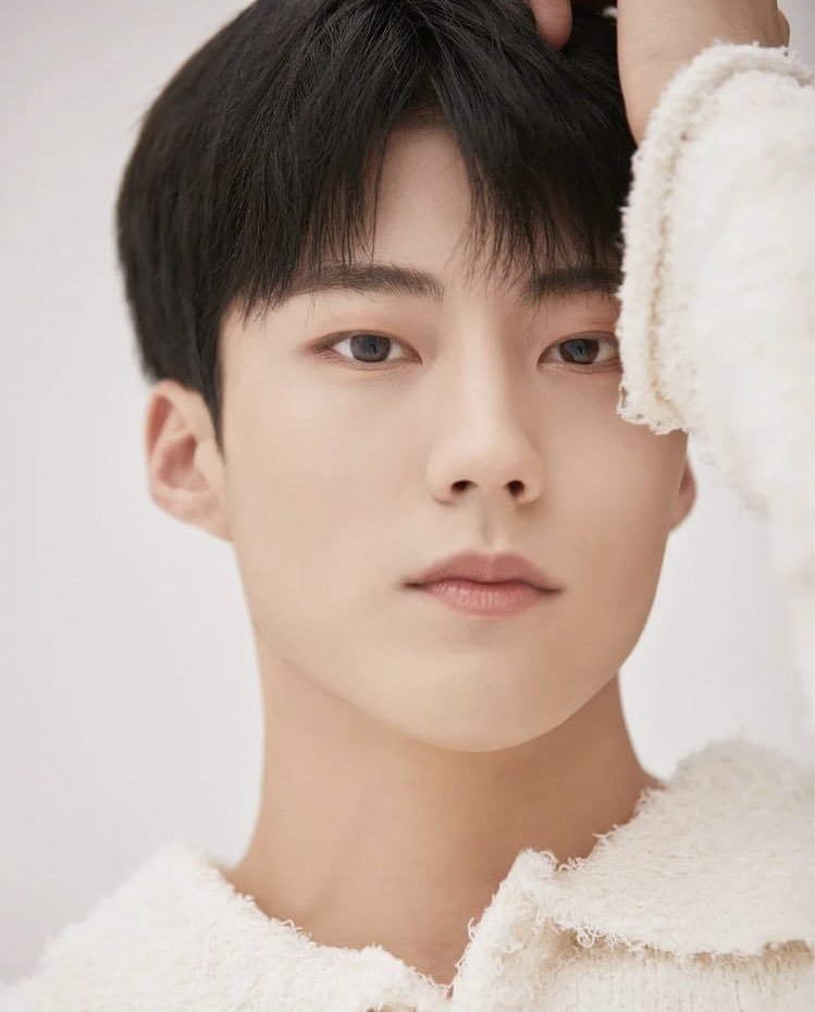 GimbapBlog2's tweet photo. #JeUp des #IMFACT a signé un contrat chez K.H. Company où il reprendra le nom de #SeoWool/#서울. https://t.co/dwltiTWUZp