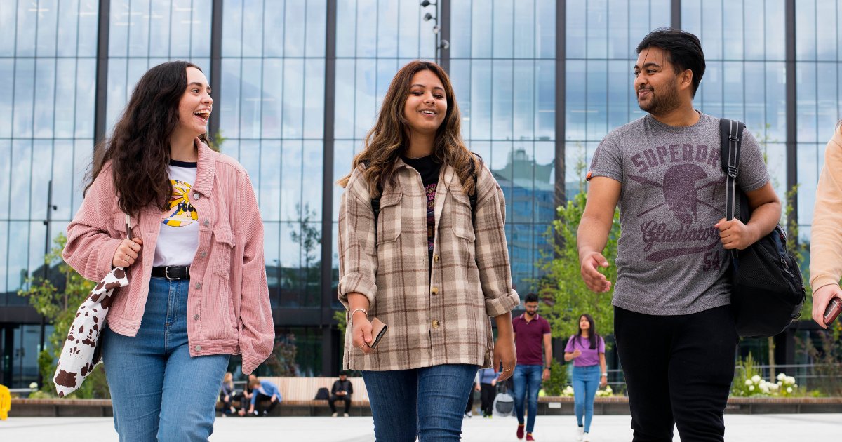 📢 Paid graduate internship opportunities now open for <a href="/UCLanAlumni/">UCLan Alumni</a> 🌹

✅ 8 and 30 week internships available
✅ You must have graduated (or be graduating) from a UCLan Undergraduate Degree in the last 2 years

Visit CareerEdge to apply: ow.ly/4uHh50IF9fy