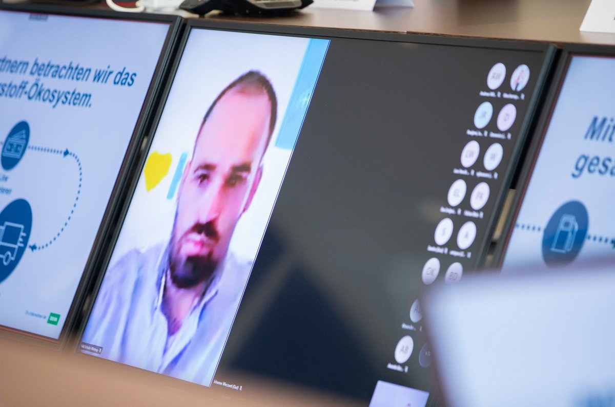 „Wir gratulieren der DEVK zu Hylane und den ambitionierten Plänen für eine saubere Logistik.
Bei Hylane kann man Wasserstoff-Lkw mieten. H2 MOBILITY arbeitet eng mit dem Startup zusammen. 
#FortschrittTanken  #FuellingProgress  #Wasserstoff  #H2MOBILITY  #WDWS2022  #WDW