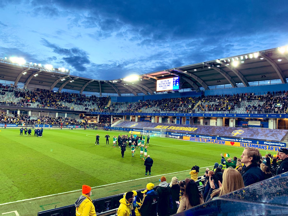 emmaduffy_'s tweet photo. Cannot be overstated just how big of a result that was for Ireland last night.
A David versus Goliath battle, and Vera Pauw’s side showed that they belong at the top table.
Katie McCabe the hero, and rightly so, but Courtney Brosnan was just outstanding 🇮🇪 #SWEIRL https://t.co/SsntRQBXt3