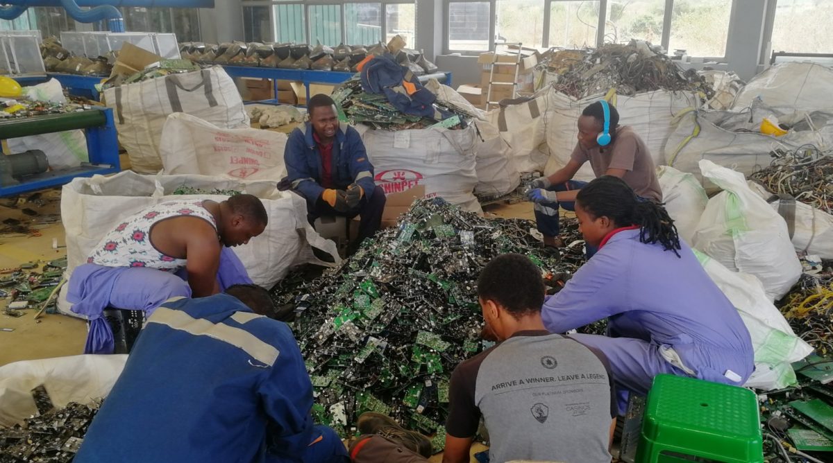 Ever heard about extended producer responsibility or plastic credits❓
 
📢 UNIDO ITPO Germany is presenting an innovation session featured by companies and organizations from #Germany and #Africa.

📆 30 May 2022, 16:30 - 17:00 at IFAT in Munich

Photo: Blackforest Solutions