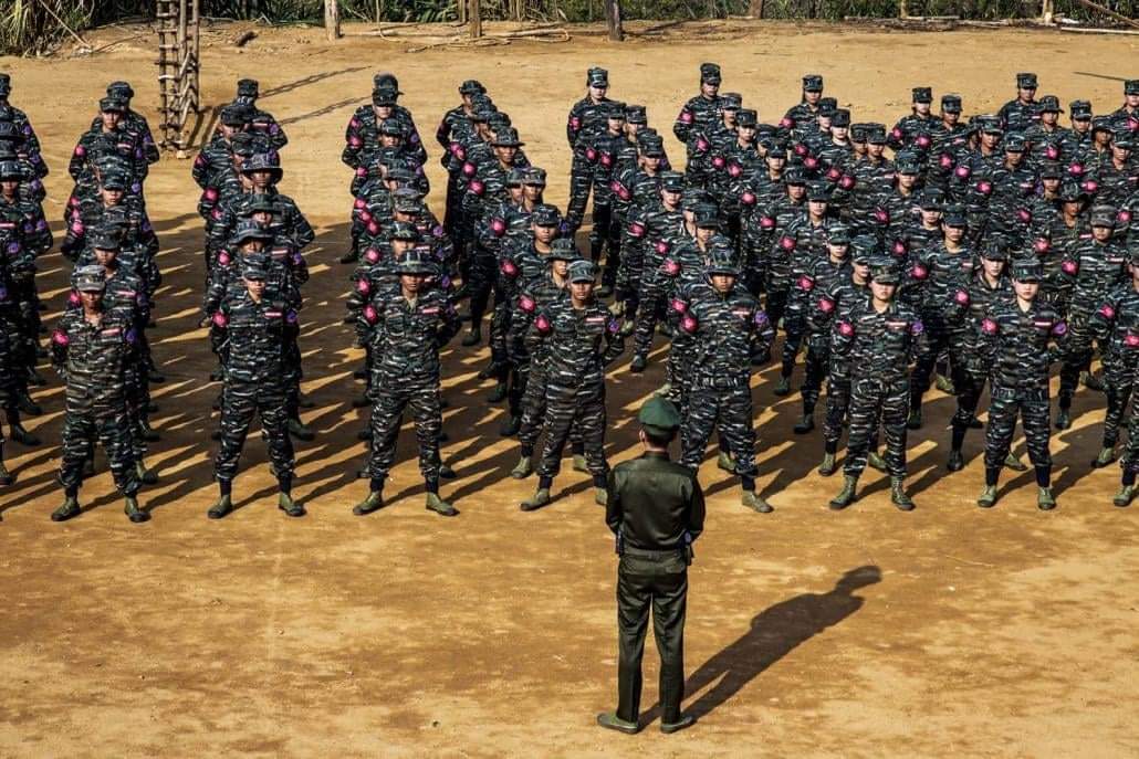 Khithitofficial's tweet photo. Breaking News- မြေပုံမြို့နယ်တွင် သင်္ကြန်အကြိုနေ့ စစ်တပ်နှင့် AA တို့ တိုက်ပွဲဖြစ်ပွား

ရန်ကုန်၊ ဧပြီ ၁၃
Read More -> https://t.co/e1rzdswJGR https://t.co/Ha5NAslw28