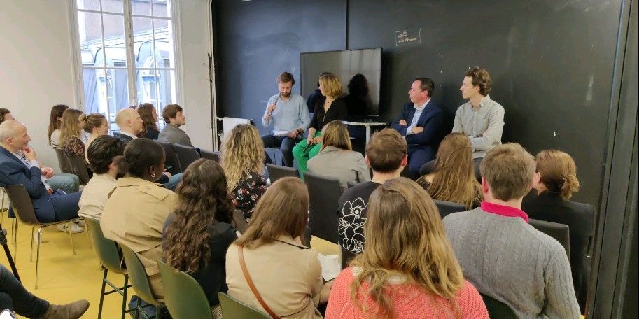 En direct du lancement du guide de l'innovation chez <a href="/becoming_PR/">Becoming PR</a> !

LIVE! en cours : youtube.com/watch?v=XMICrz…

<a href="/Forinov1/">Forinov</a>  <a href="/Neotopics/">Neotopics</a>  <a href="/The_Machinery/">The Machinery</a>  <a href="/ESET_France/">ESET France</a>