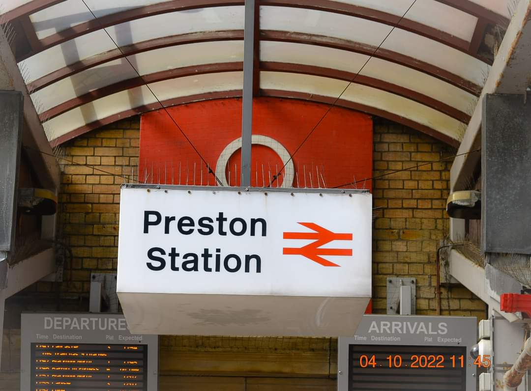 ForFeathers's tweet photo. A plea to anyone who wants to see the illegal netting down ##Prestonrailwaystation 
Please email 
ceo.office@avantiwestcoast.co.uk
customer.resolutions@avantiwestcoast.co.uk
phil.whittingham@avantiwestcoast.co.uk 
@SafferTheGaffer @LancsHuntSabs @BBCLancashire 
#Preston #crime https://t.co/Fx0YJbbDqj