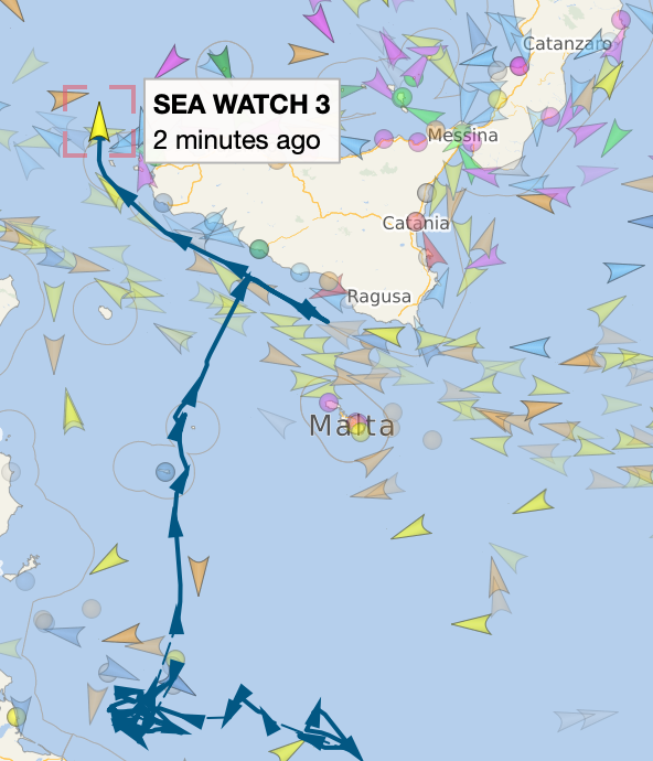 GiansandroMerli's tweet photo. "Quel senso di accoglienza che è l'orgoglio del nostro paese", cit. Mario Draghi (22/03/2022)
Per #SeaWatch3 ancora nessun porto. A bordo 205 naufraghi. Alcuni hanno visto annegare i compagni di viaggio in un naufragio che senza la nave Ong sarebbe stato ancora più drammatico https://t.co/TQsAZjHTum