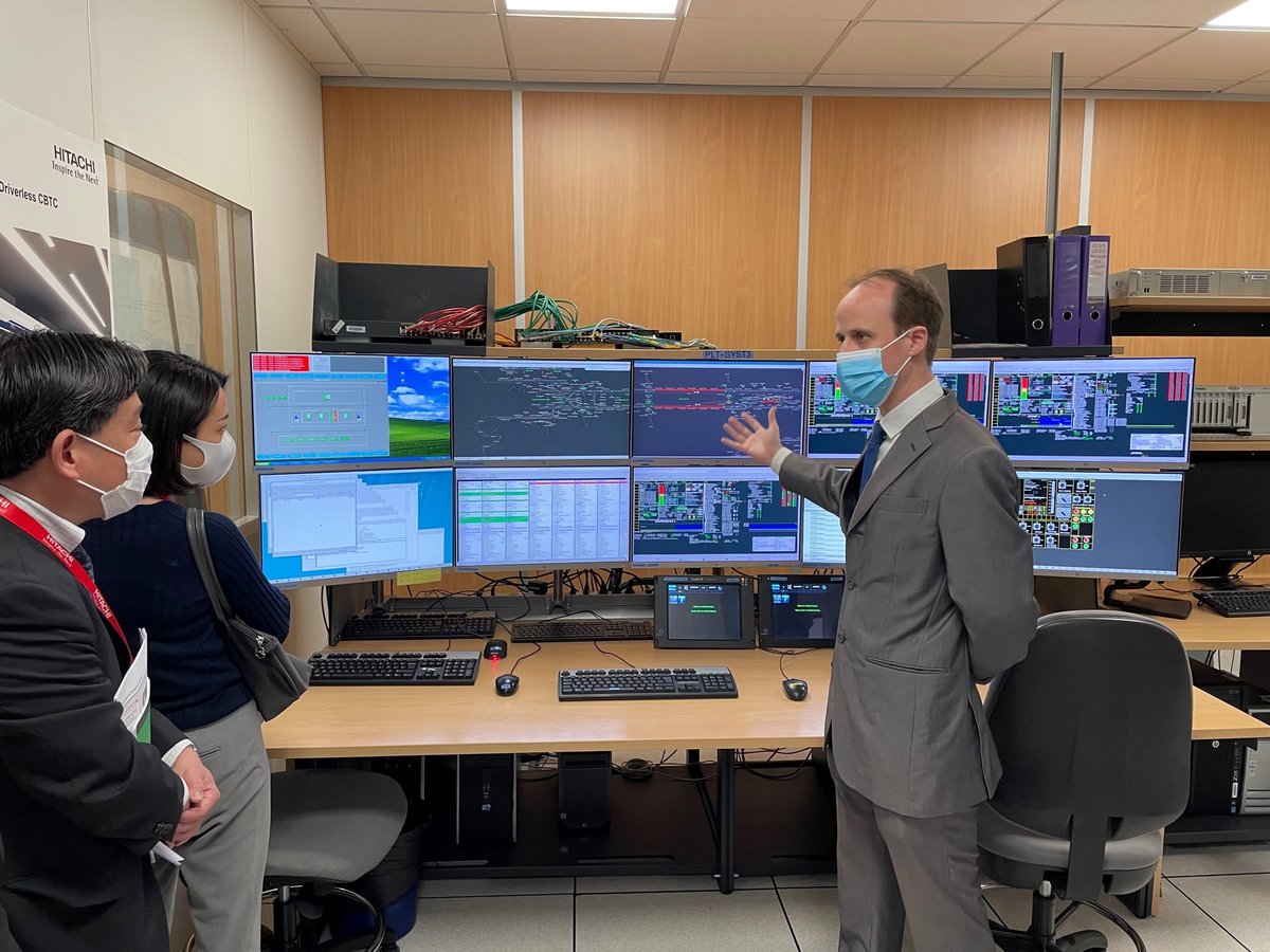 AmbJaponFR's tweet photo. Le 08/04, l'Ambassadeur IHARA s'est rendu à Hitachi Rail France🚄🇫🇷!
N°1 du marché de la signalisation pour les LGV et Centre d’Excellence pour le développement de la technologie #CBTC pour les métros, déployée par le groupe Hitachi dans le monde entier🌍 ! @HitachiRailENG https://t.co/loef2PvQBs