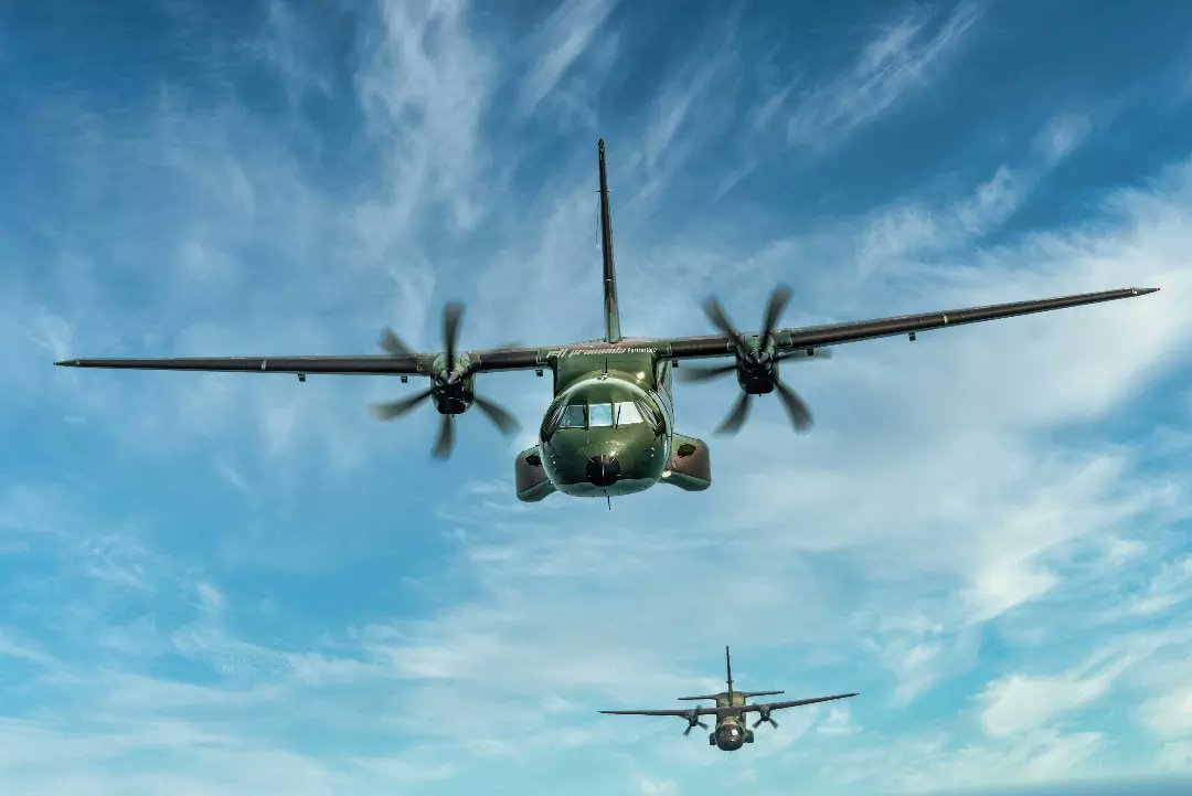 Jeff_Prananda's tweet photo. AirtoAir Photos. Feat: CN295 &amp; CN235 https://t.co/NzIDuH5dN4