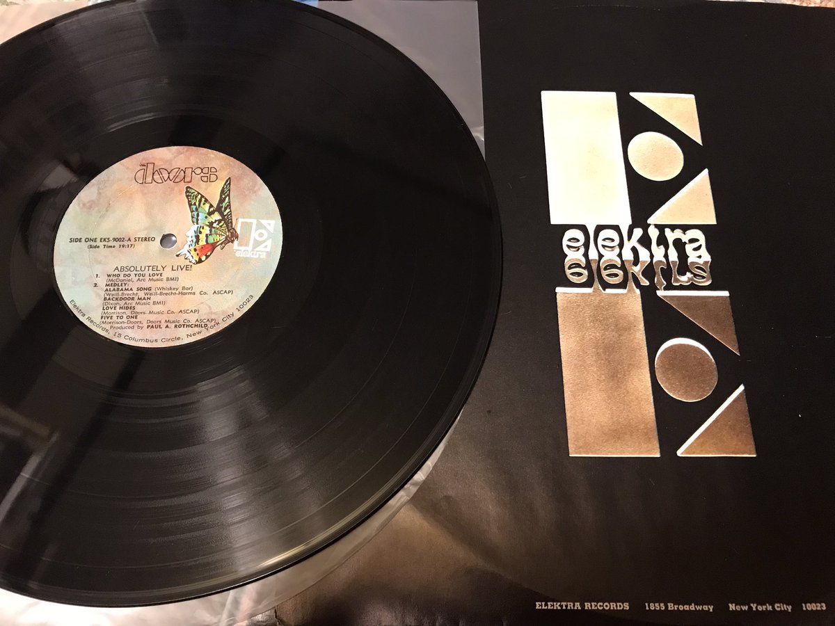 Lv_VESPA_GTS250's tweet photo. 直近の新入荷。
ハマのレコード屋さんより。
#TheDoors
#AbsolutelyLive
(EKS-9002-A.B.C.D)
レーベルのリムにワーナーのロゴマークがないUSオリジナル盤。
(マト?ARC 7-15-70,ARC 7-14-70)
今日は頑張って?明けからの日勤。
明日の夜勤まで時間があるのでのんびりします。
#労働階級の英雄 https://t.co/5b4G74Ks6B