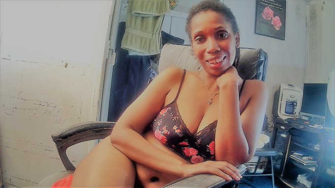 I made it live ya yay. 🧡🧡💖💖😘🥰🥰😍😍 https://t.co/rqV74O0uXE