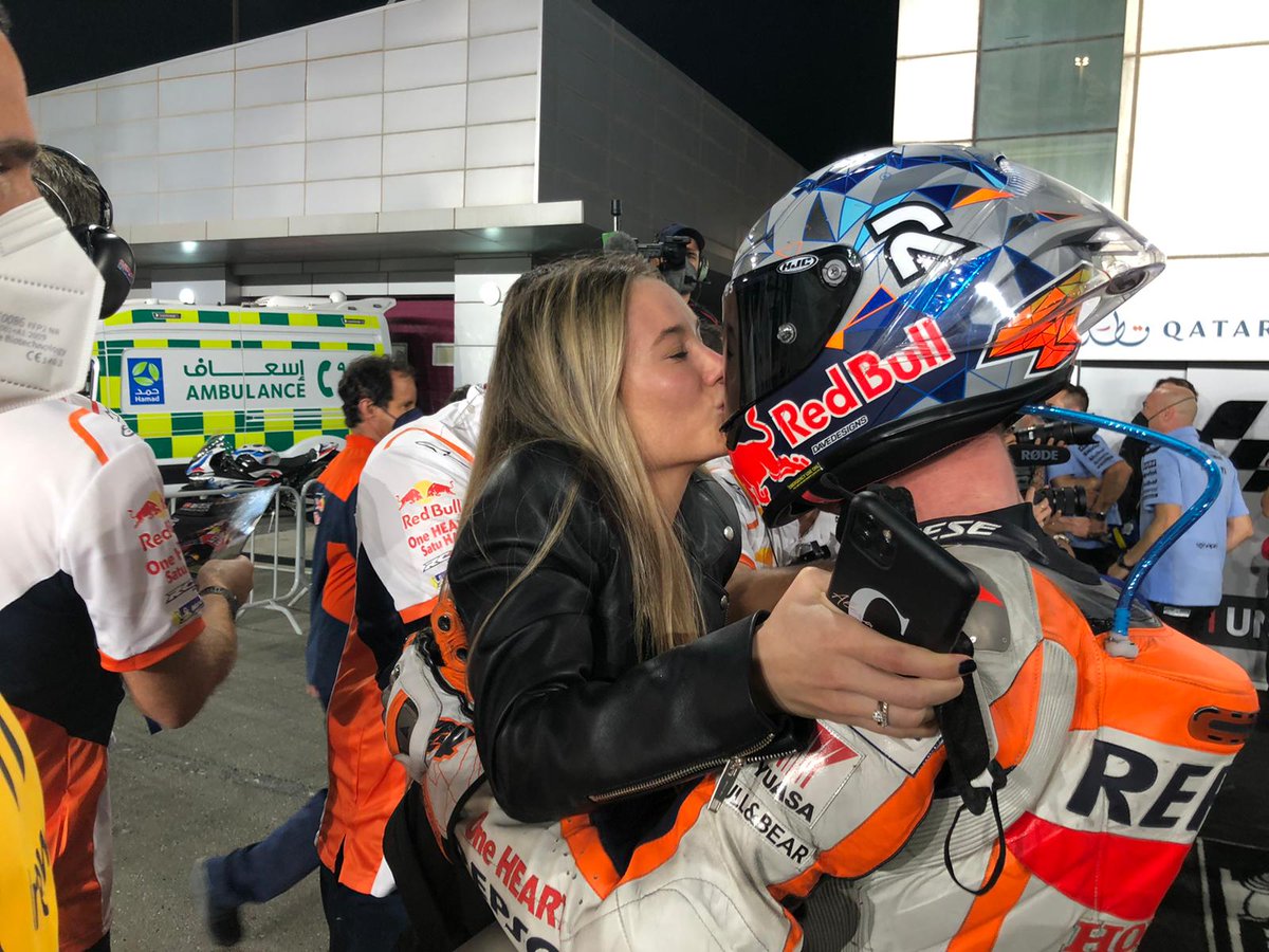 box_repsol's tweet photo. Hoy es el #DíaInternacionaldelBeso💋 ¿Con cuál de los dos te identificas más?🧐

Today is #InternationalKissingDay💋 With which of these do you identify most?🧐

#WorldKissDay
#MM93
#POL44
#EquipoRepsolHonda
#RepsolHondaTeam https://t.co/nWgfuKag1w