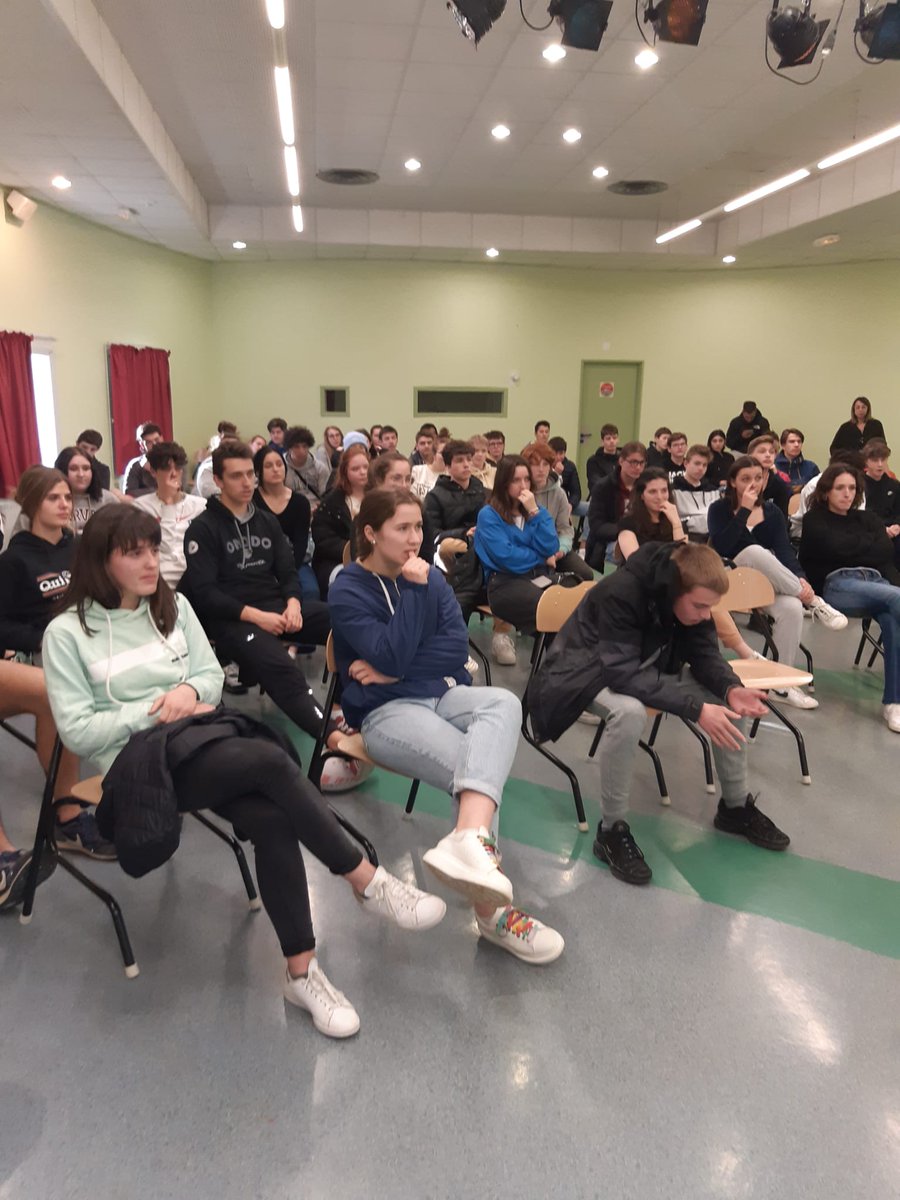 Dans le cadre des activités #iex , soirée découverte des insectes animée par un de nos élèves de terminale passionné. Bravo à lui, il a su captivé ses camarades y compris les plus septiques !
<a href="/dsden64/">DSDEN64</a> <a href="/AcBordeaux/">Académie de Bordeaux</a>