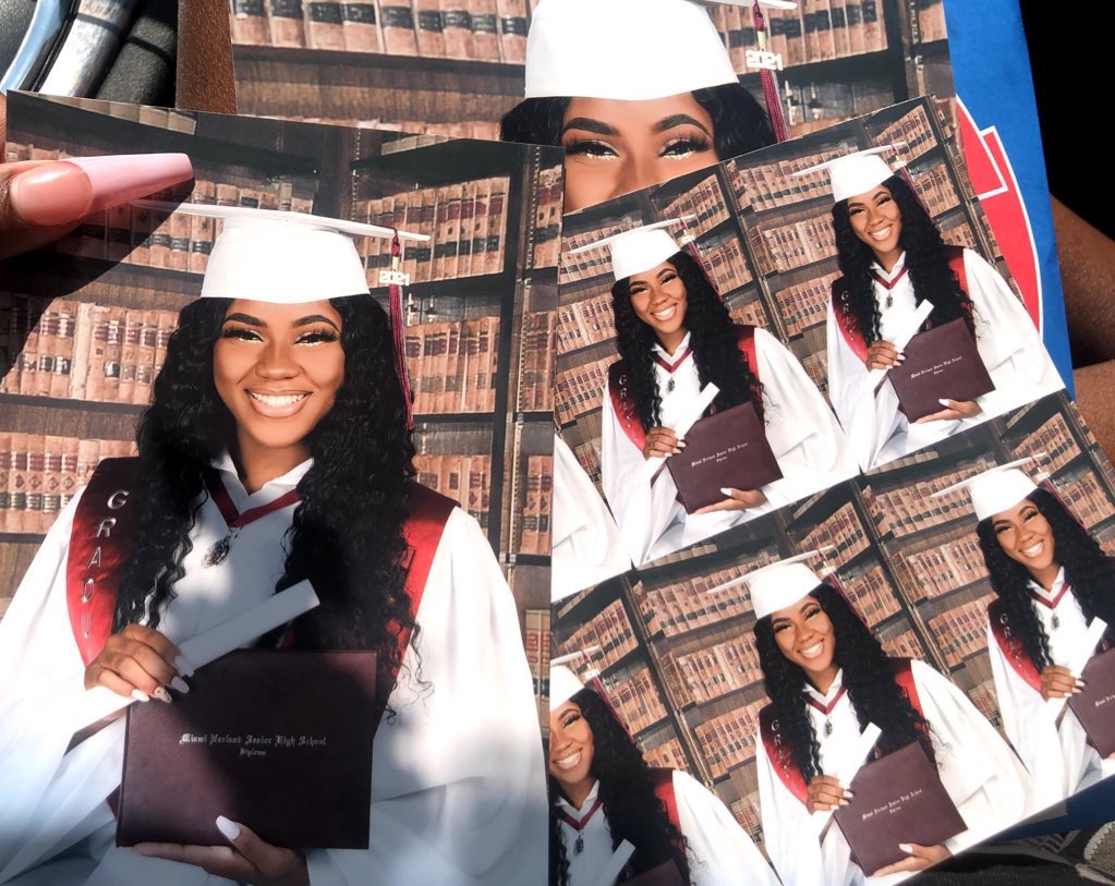 _tr_mii's tweet photo. I had the best senior pictures of class 2021 hands down😍!!!!
#dropdeadgorgeous https://t.co/7a8xFvoTa0