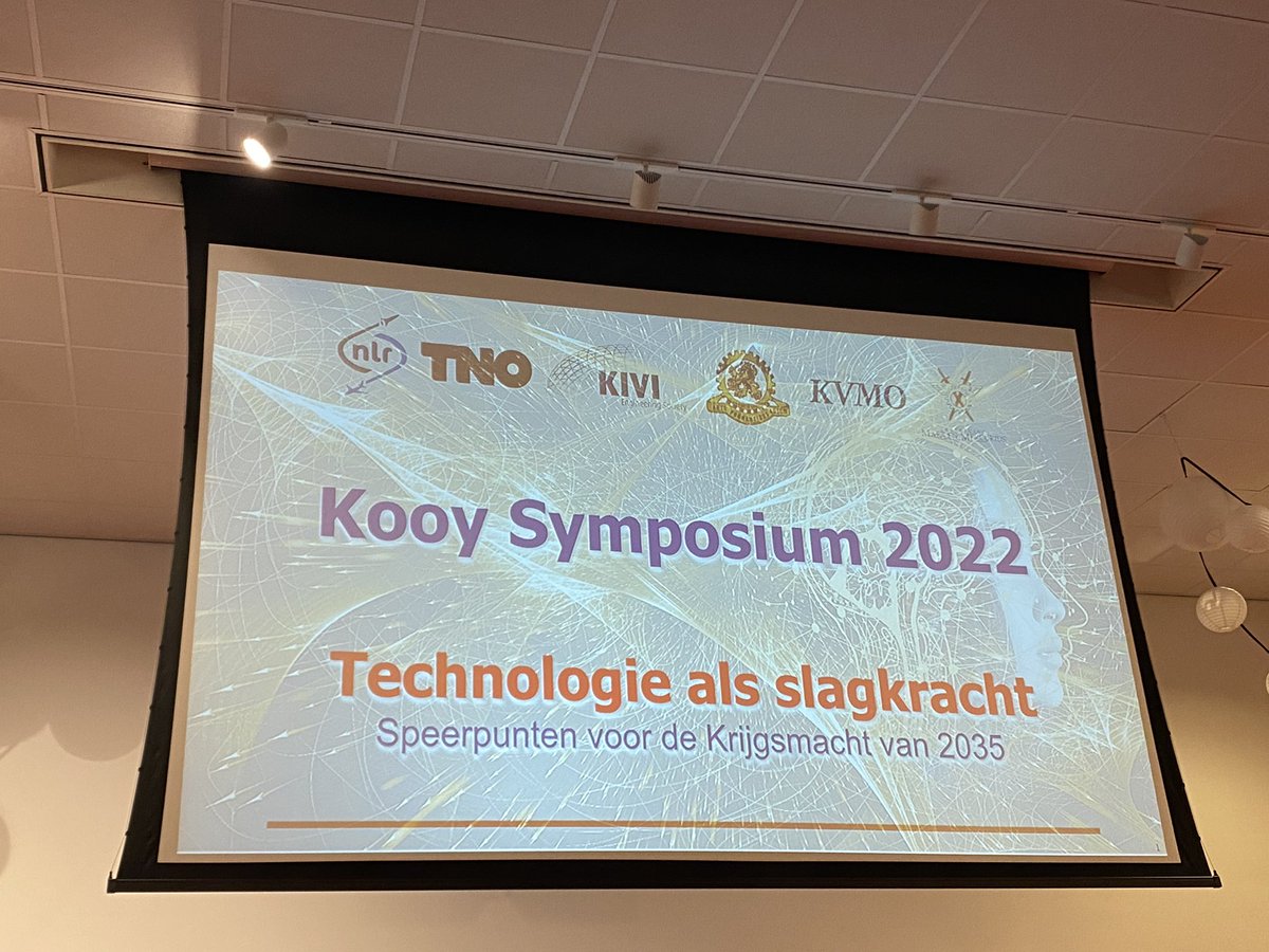 Voorzitter_KVMO's tweet photo. Naast vakbond is de #KVMO ook beroepsvereniging, ben benieuwd naar wat hier allemaal te leren valt. #Kooysymposium https://t.co/MzWXnVs91M