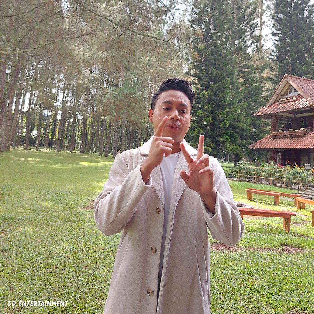 3dent_id's tweet photo. Kerandoman @gunawan.lida2020 dibalik syuting music video "Karmamu".

Hayoooo yang bisa bikin caption paling kreatif, dibales sama @gunawan.lida2020
Slide terakhir bonuuus 🤣

#GunawanKarmamu https://t.co/bc1zd2tcXu