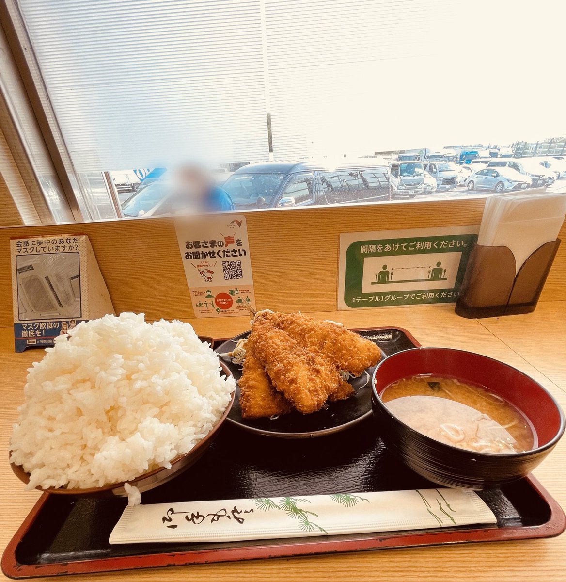 ki9bou's tweet photo. 港北PAの定食特盛はマンガ盛りだった https://t.co/a28SnxLKEg