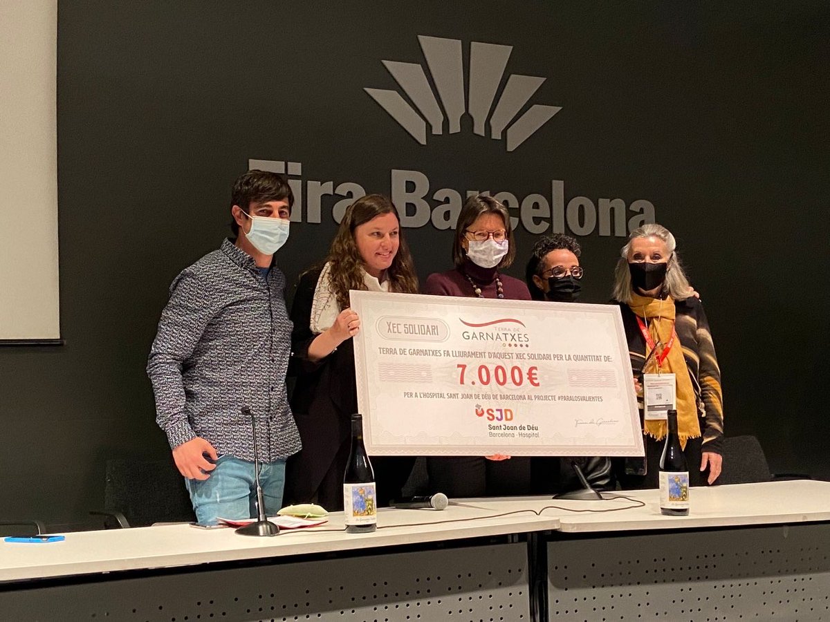 𝐙𝐨𝐥𝐭𝐚𝐧 𝐍𝐚𝐠𝐲 (@zoltancsabanagy) on Twitter photo Las bodegas de <a href="/TerradGarnatxes/">TerradeGarnatxes</a> han entregado un cheque de 7000€ para los Valientes del hospital Sant Joan de Déu, quienes trabajan en la construcción del SJD Pediatric Cancer Center Barcelona, el centro oncológico infantil más grande de Europa. #visolidari Las bodegas de <a href="/TerradGarnatxes/">TerradeGarnatxes</a> han entregado un cheque de 7000€ para los Valientes del hospital Sant Joan de Déu, quienes trabajan en la construcción del SJD Pediatric Cancer Center Barcelona, el centro oncológico infantil más grande de Europa. #visolidari