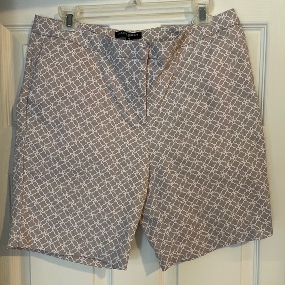 grif51324591's tweet photo. So good I had to share! Check out all the items I'm loving on @Poshmarkapp from @Ashie137 @CarmenN17378778 #poshmark #fashion #style #shopmycloset #marioserrani #showmeyourmumu #justmysize: https://t.co/INAVLVvi1t https://t.co/EUAMdseVI2