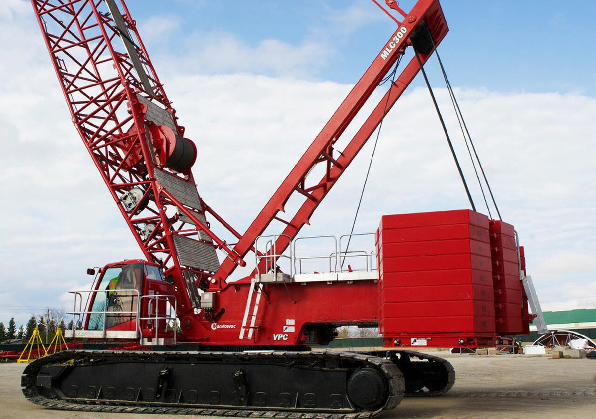 When the track part of the track sags more than 4 mm, the track shoe should be replaced.