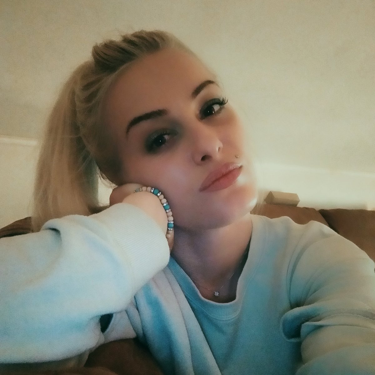 Znam nisam bio taj vitez za nju, mada mi govore da sam Don Kihot... Al' to je sasvim druga stvar...