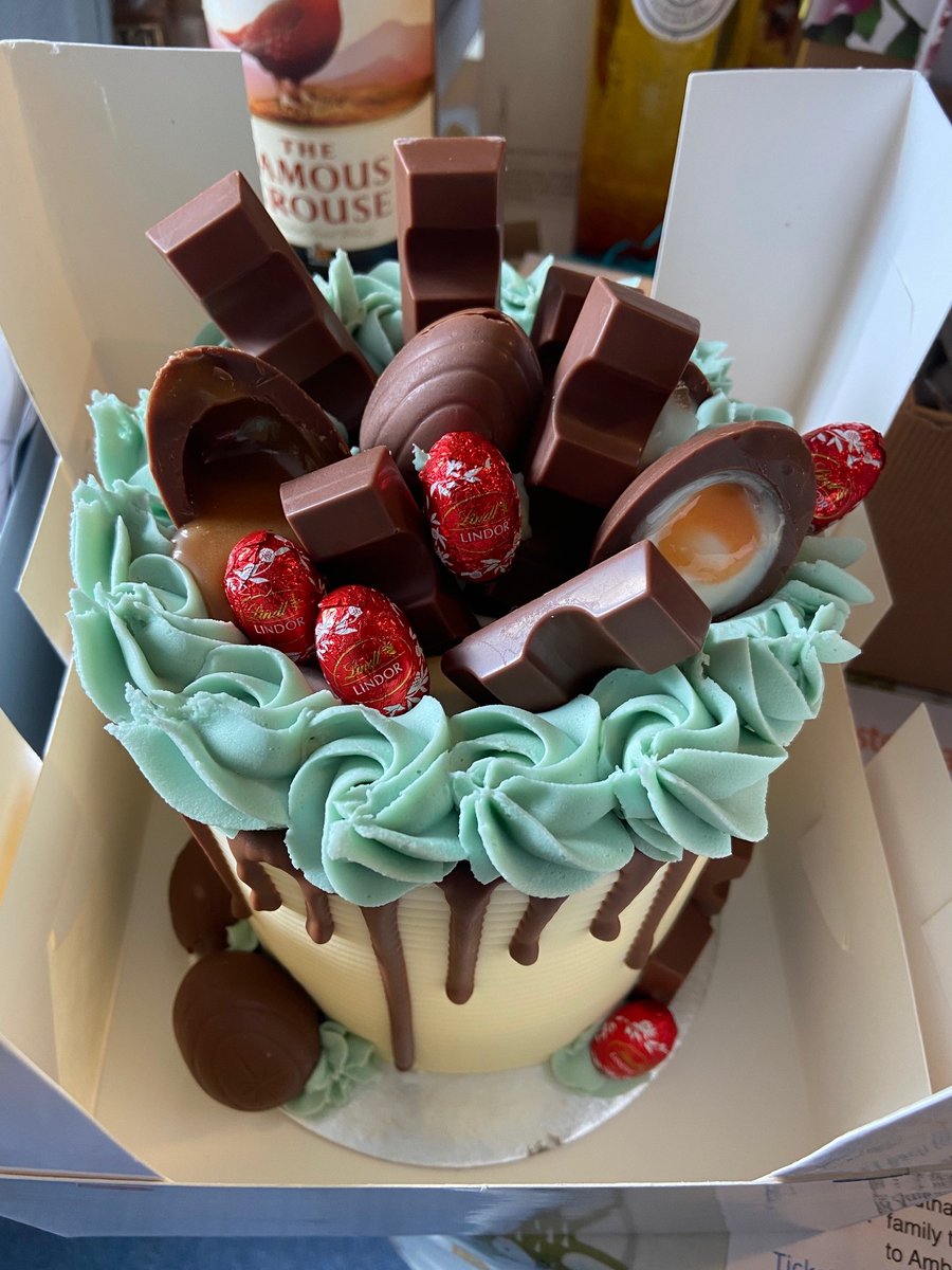 Great excitement as our 10th prize arrives this morning - get ready for our Grand Prize draw today at 11.45am !!!!  A big thank you to Rhiannon at the Cake Suite for donating this beautifully indulgent cake! @browniestomydoor   facebook.com/thecakesuiteco