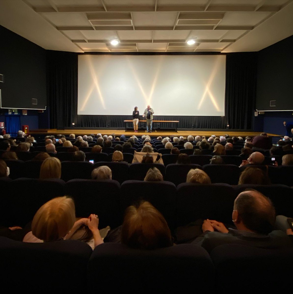 KublaiFilm's tweet photo. 🤩Sala piena ieri a Treviso #Tintoretto. L'artista che uccise la pittura
#Videe @zetagroupvideo #Kublai
Prossime repliche al #cinemaedera #Treviso
Giov 14 aprile: 17.10 | 18.40
Ven 15 : ore 17.20
Sab 16: ore 18.10
Dom 17: ore 16.10
Lun 18: ore 16.00
Merc 20: ore 17.15 https://t.co/2IEciJZuxp