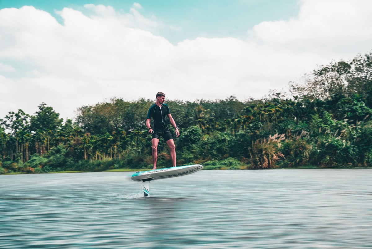 acaliejp's tweet image. まるでまるで魔法のカーペット！次世代型水上ビークル“WaveShark”を4月16.17日vehicle styleで展示します🏄‍♀️皆様のご来場お待ちしております。
vehicle-style.jp
#vehiclestyle #電動バイク #電動キックボード #waveshark #電動サーフボード #電動サーフィン