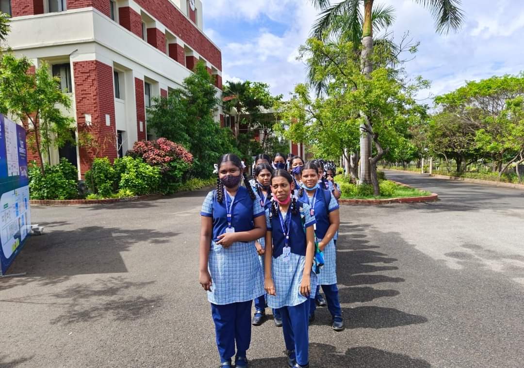 KCGSH2's tweet photo. A warm welcome to the students & teachers from across 30 different schools who arrived today at KCG Engenius '22, the premier talent event of the year ! Over 2200 students & teachers are expected to participate!
#KCGCollege #kcgengenius @KCGtechnology https://t.co/S4WqUnXxvn