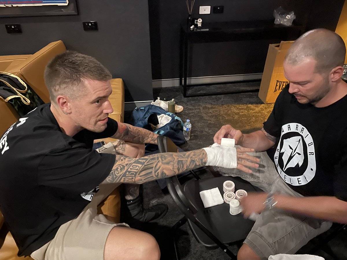 jwhateleyboxer's tweet photo. Getting wrapped up. Thanks for the support, see you on the other side. Live on Channel 507 @FOXSportsAUS https://t.co/CVzNxLI36s