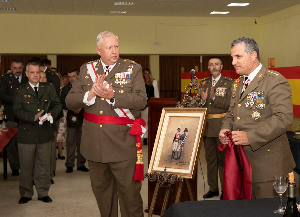 MADOC_ET's tweet image. El prestigioso artista @DalmauFerrer obsequia con una de sus obras al Centro de Formación de Tropa Nº2 #Camposoto #SanFernando con la dedicatoria "Al Centro de Formación donde me hicieron sargento Reservista Voluntario"
 
#CEFOT2
#MADOC25Años 

ejercito.defensa.gob.es/unidades/Cadiz…