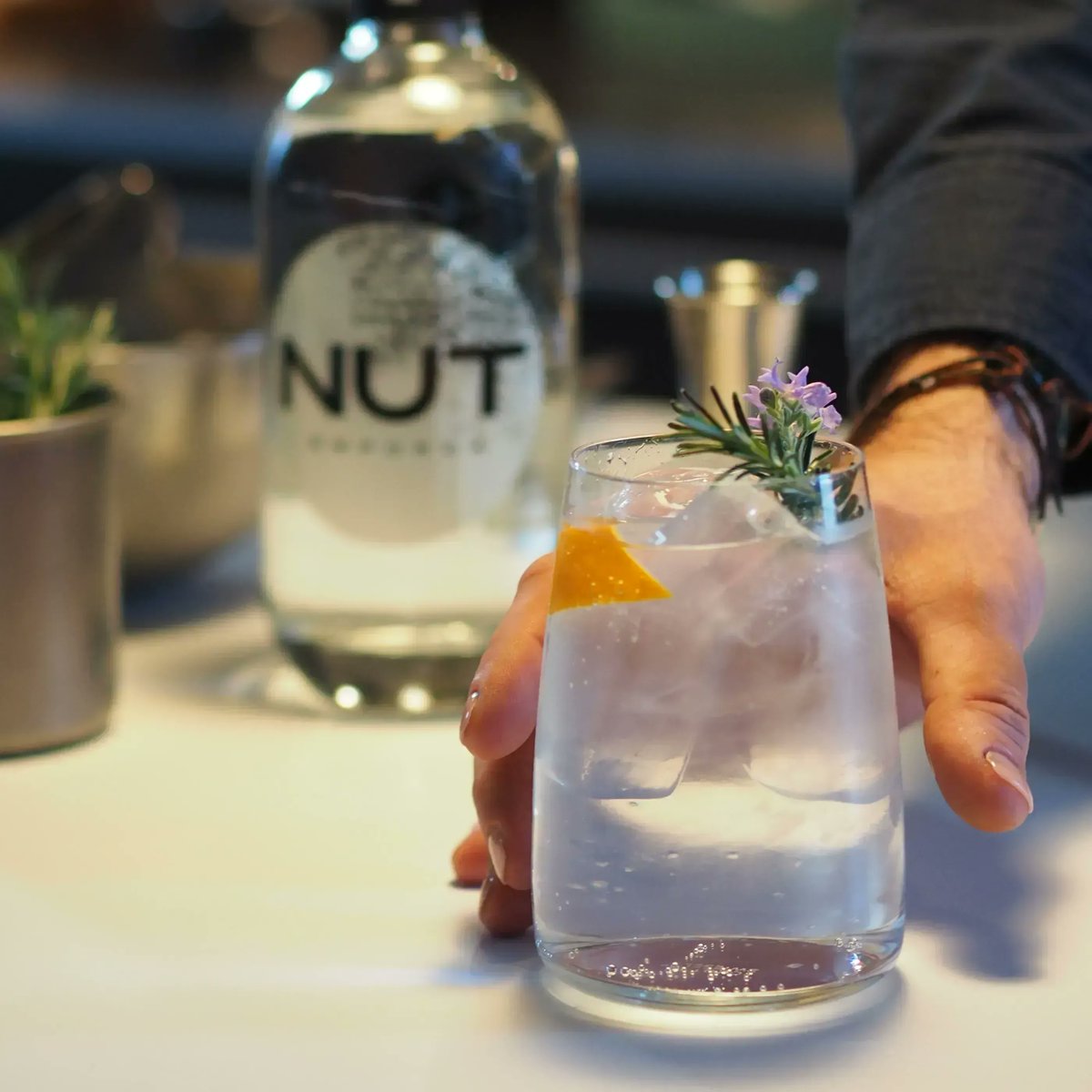 El London Dry de Nut és un gin sec que elaborem des de fa deu anys a la nostra destil·leria de Vulpellac. L'alta qualitat dels ingredients, els lots petits i els alambins de coure fan d'aquest destil·lat un clàssic London Dry amb perfil mediterrani 😉
#distillery #empordà