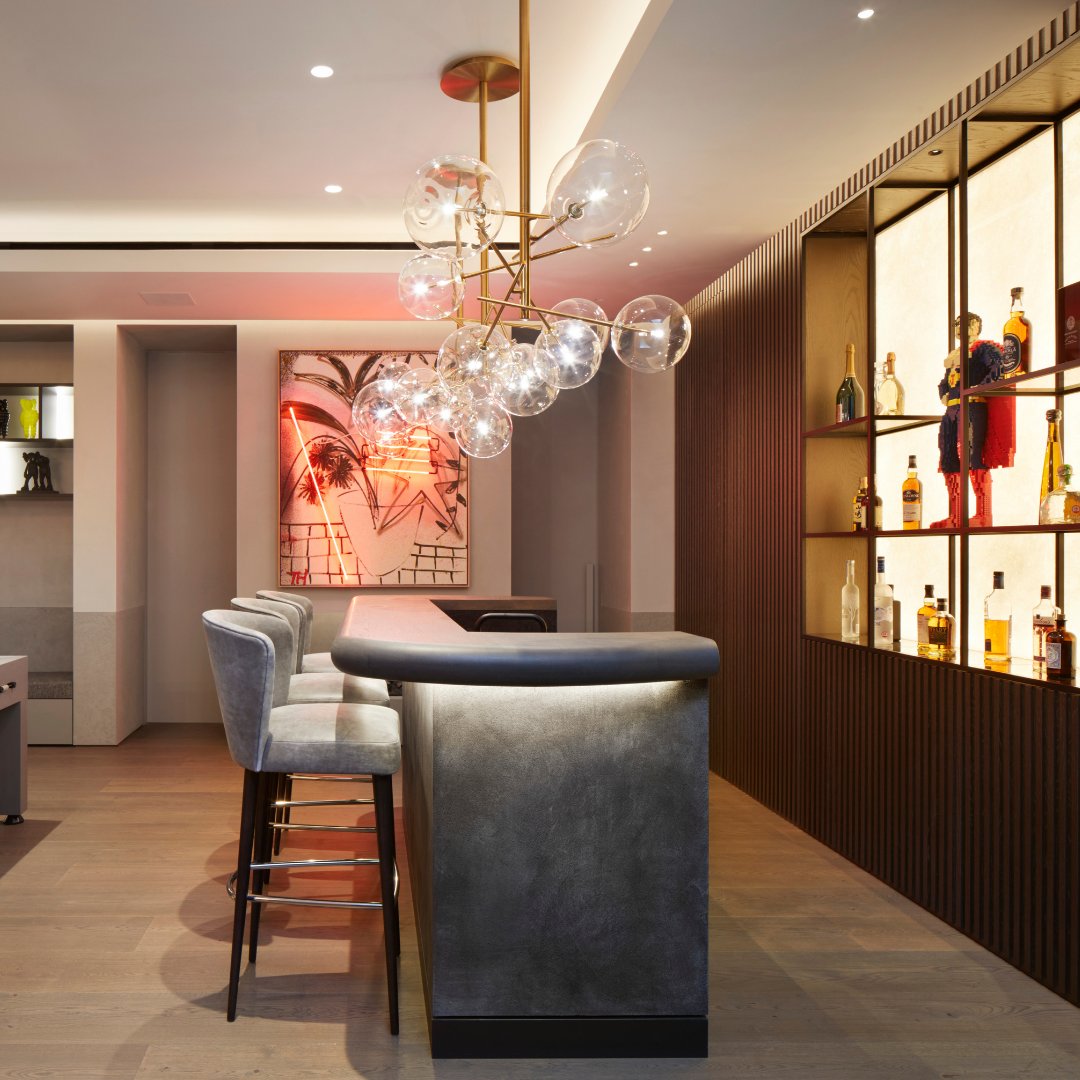 Surfaceform's tweet photo. Polished plaster Bar 🖤
Love this sleek and modern style for this home basement bar

#polishedplasterlondon
#surfaceformpolishedplaster
#concretepolishedplaster
#residentialproject
#polishedplasterireland https://t.co/vaBGDxx8vA