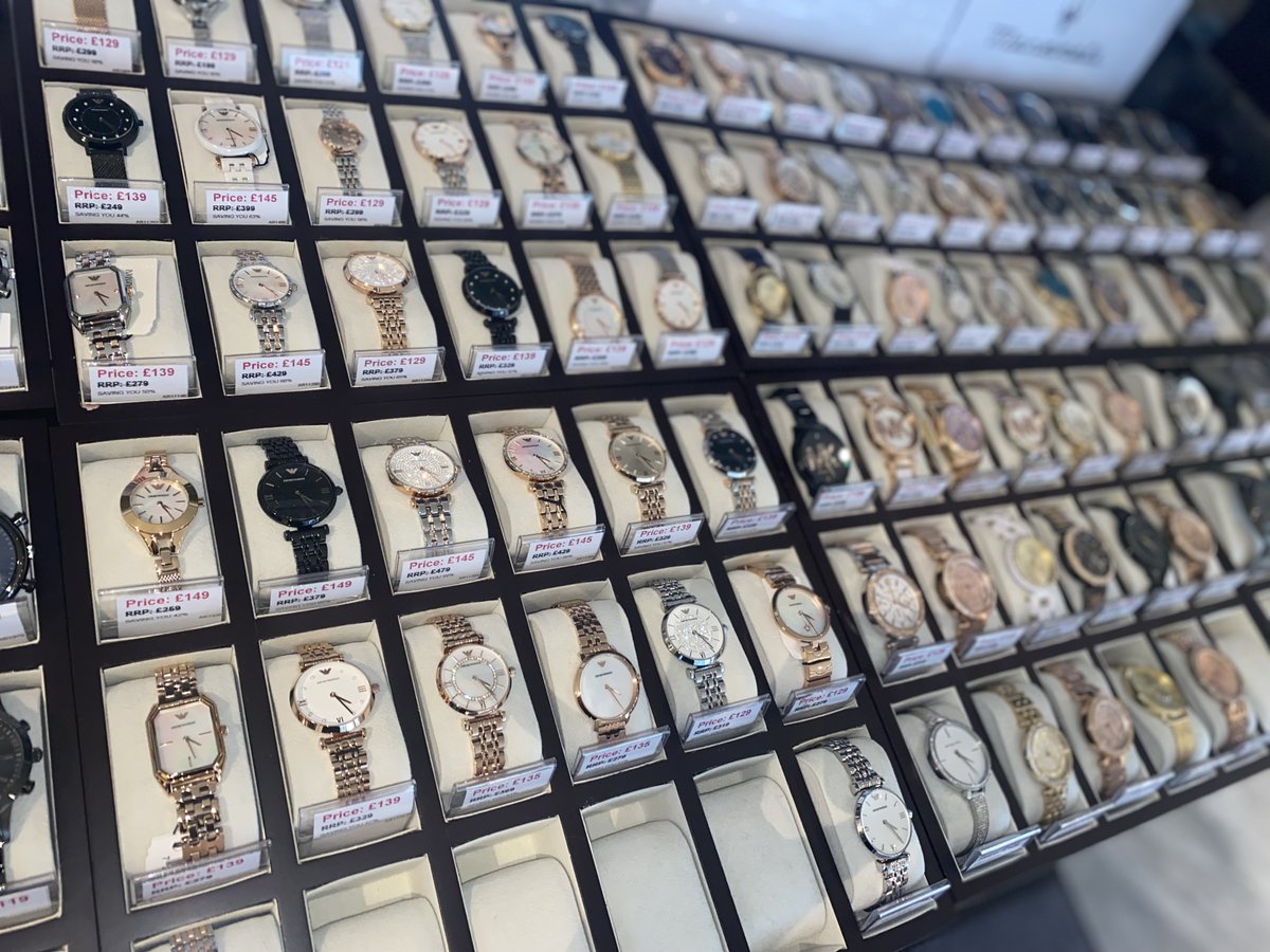 70marklane's tweet photo. Today we have BooSales joining us with a selection of there 100% authentic designer watches, bags, sunglasses and perfumes all at discounted prices 🤩 You don't want to miss out on these deals ... here today until 2:30 pm #wow #designer #discount #authentic #gift #love #live https://t.co/LUbuPGbdsy